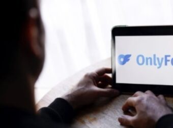 Μοντέλο του OnlyFans ενοχλήθηκε αφού έμαθε ότι ο νέος σύντροφος της μαμάς της είναι ένας από τους κορυφαίους συνδρομητές της