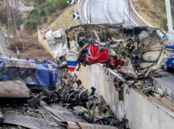 Τραγωδία στα Τέμπη: 20χρονος φοιτητής περιγράφει πώς έσωσε μωρό από το το 3ο βαγόνι