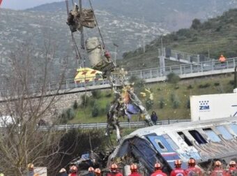 Οι τράπεζες διαγράφουν τα δάνεια στις οικογένειες των θυμάτων από τα Τέμπη.